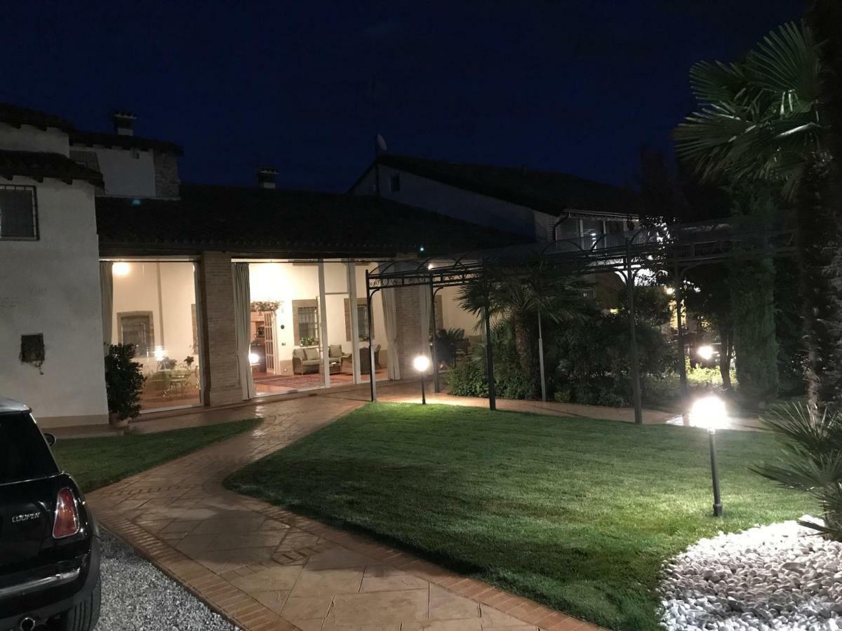B&B Corte Delle Rose Castiglione Delle Stiviere Buitenkant foto